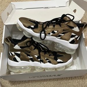 Worn once. Size 9.5 vapor max